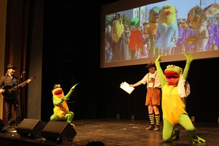 Otroška predstava Zaljubljeni v Butale 09 Foto Ljubo Vukelič